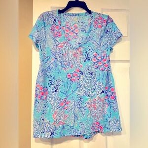 Lilly Pulitzer Etta V-neck short sleeve top "blue Ibiza Now you Sea Me" -SIZE S